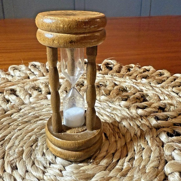 Collectible Manual Sand‎ Timer, Hourglass Time Keeper, Kitchen Accessories 4" - Picture 1 of 5